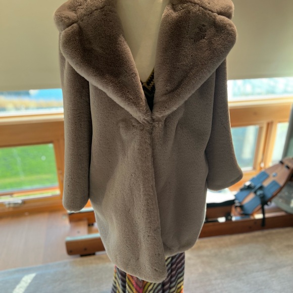 Keepsake faux violet fur coat. Size m - Picture 14 of 14